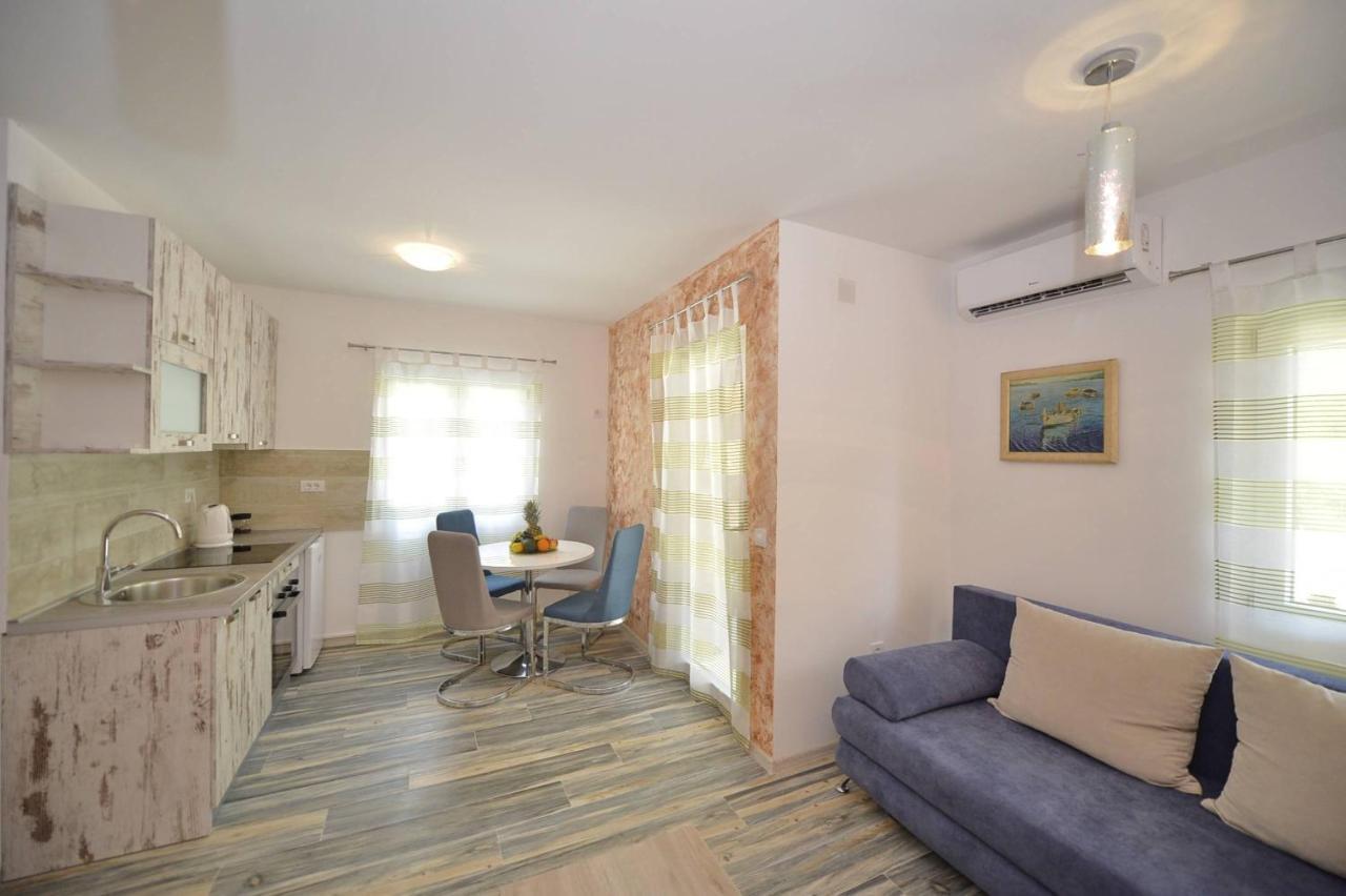J & P Apartments Orahovac Kotor Exterior photo