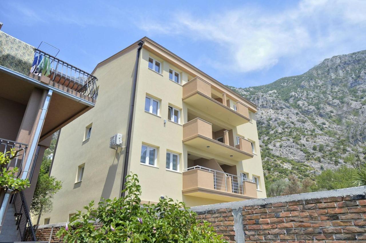 J & P Apartments Orahovac Kotor Exterior photo