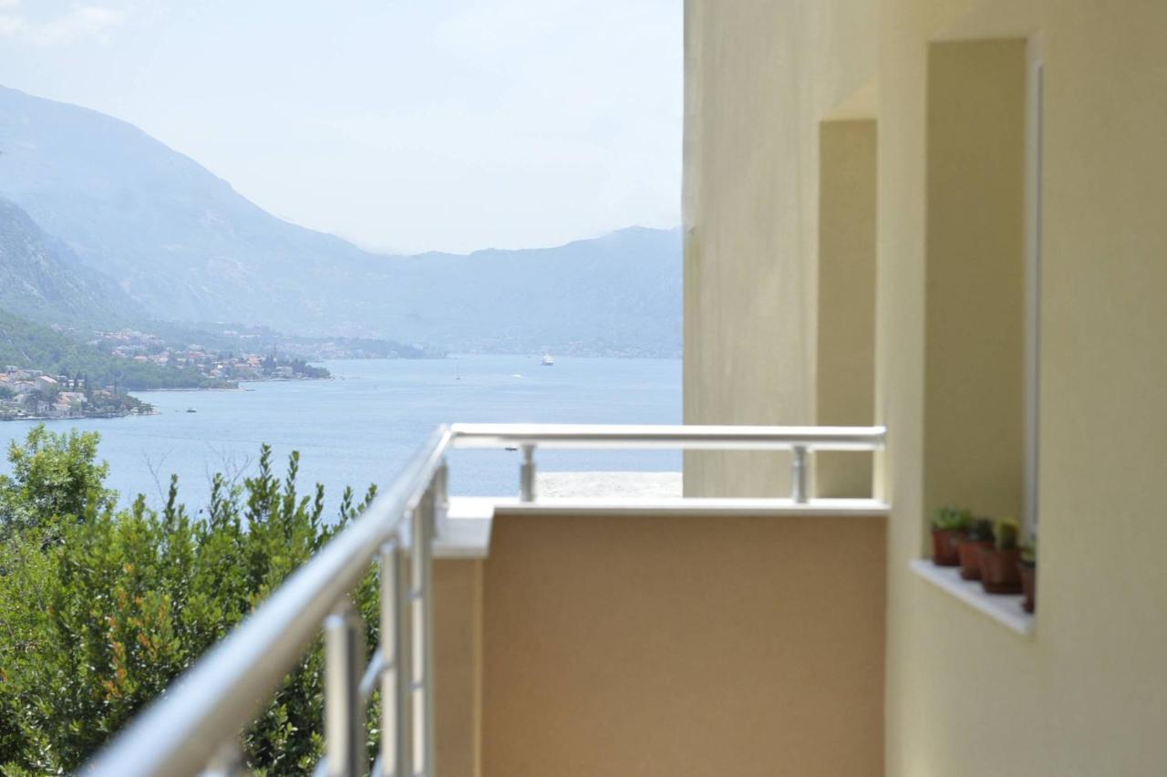 J & P Apartments Orahovac Kotor Exterior photo